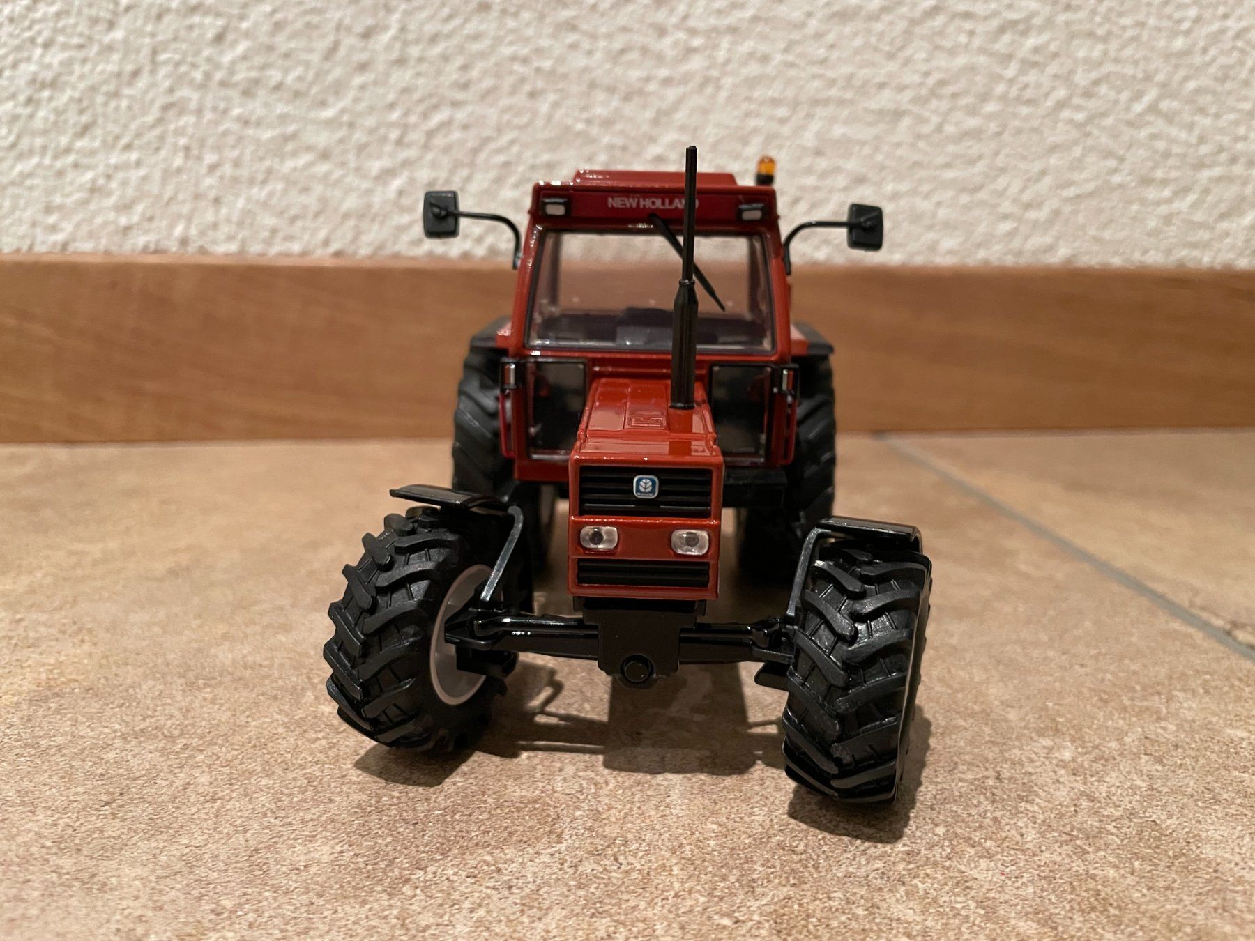 New Holland Tracteurs: New Holland 100-90 – Défectueux à Kreuzlingen par Stefan1150 1