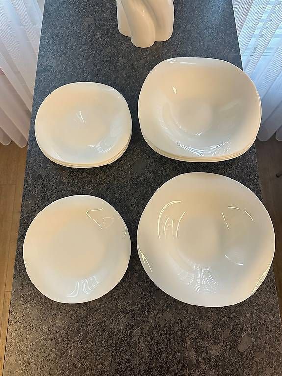 Set di piatti: Geschirr – Usato da Schlieren venduto da Dave5699