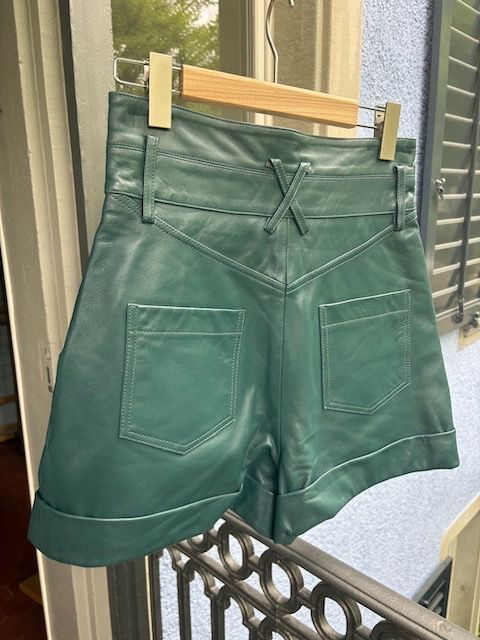 Sandro Pantaloni: Sandro Shorts, Leder – Usato da Winterthur venduto da prenzlgirl 2