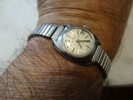 EDOX DAMEN KLEINE UHR.AUTOMAT-DATE.SWISS MADE-LÄÜFT-22X28MM
