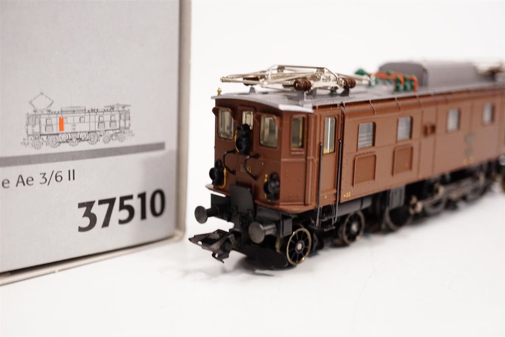 Märklin 037515 Ae 3/6 II Elektrolokomotive – Spur H0, Epoche II | Mit Digital-Decoder Mfx+ & Geräuschen