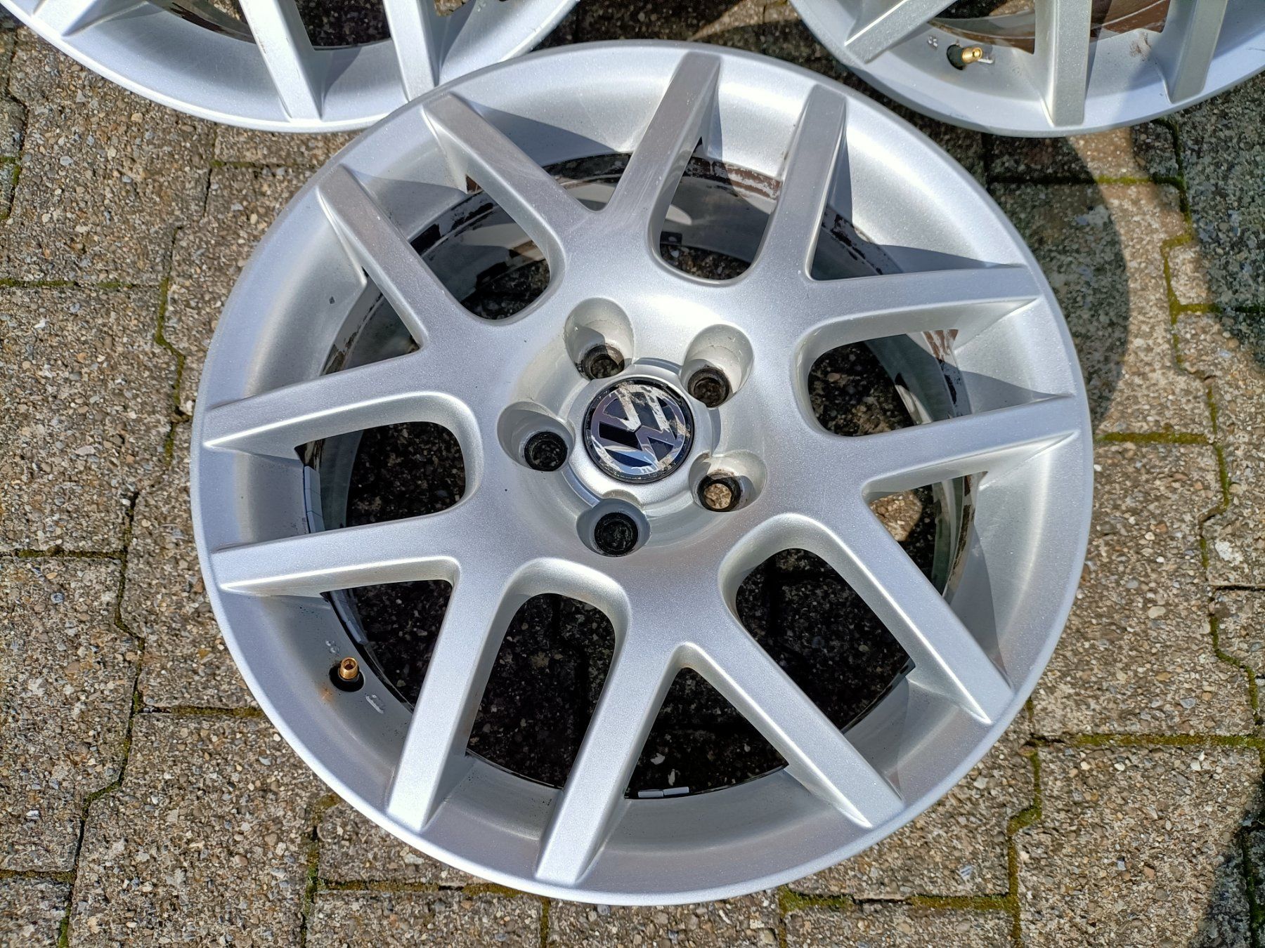 Volkswagen Felgen: Alufelgen VW Golf 4  6.5J x 16 " – Gebraucht aus Wald ZH von  1