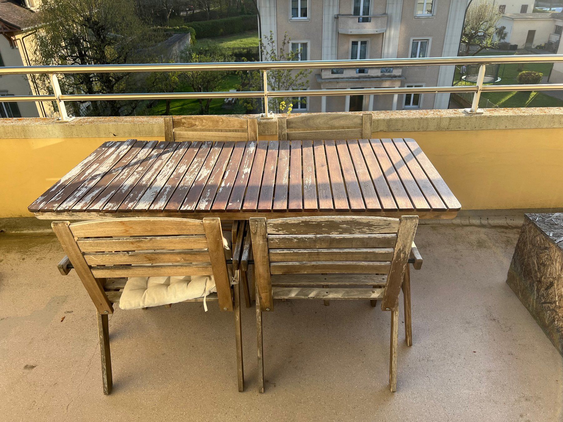 Ikea Set di tavolo e panche: Table et chaises de jardin en bois – Usato da Bulle venduto da ludoviclhomme