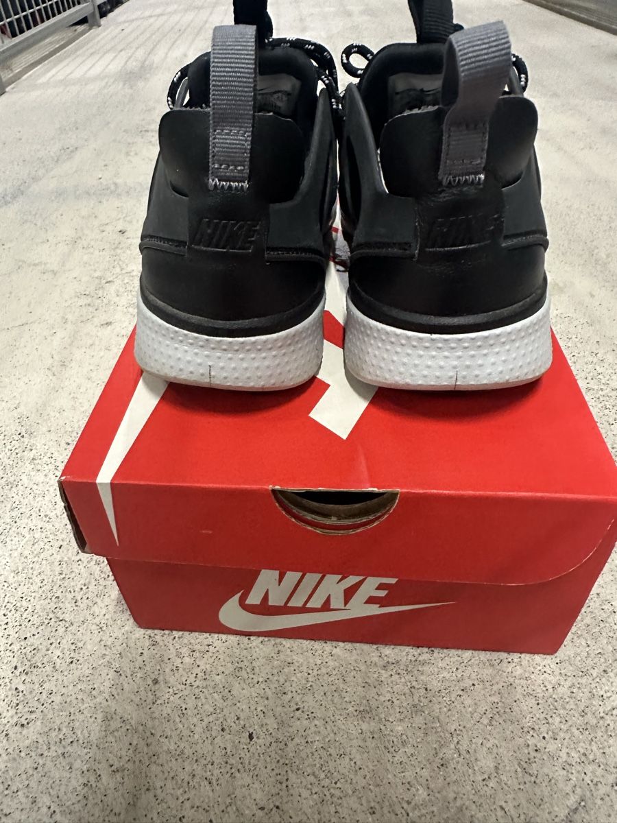 Nike Scarpe da donna: Burton Free Viritous Black Gr 37.5 – Usato da Niederlenz venduto da Shininglove 3