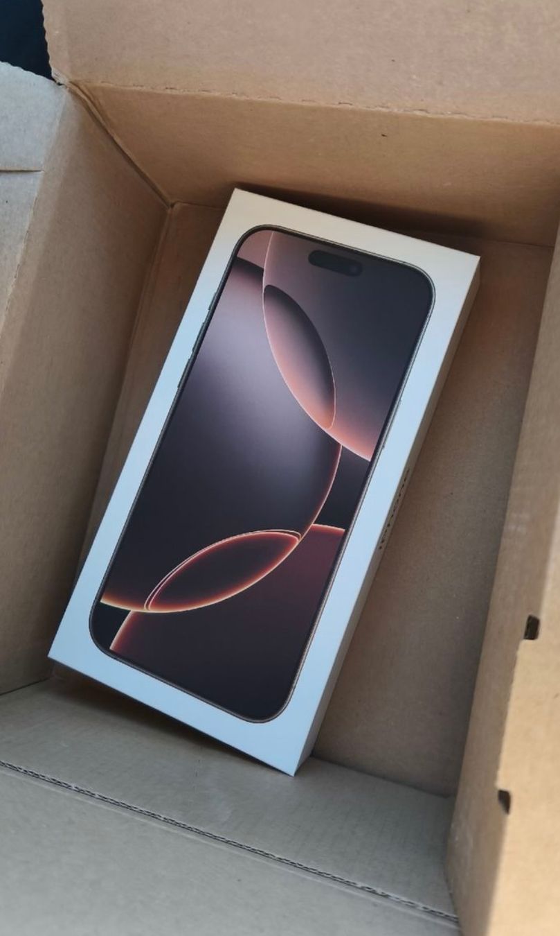 Apple Telefoni cellulari / Smartphones: I Phone 16 Pro Max 256 – Nuovo e nell'imballaggio originale da niederhasli venduto da rami016 1