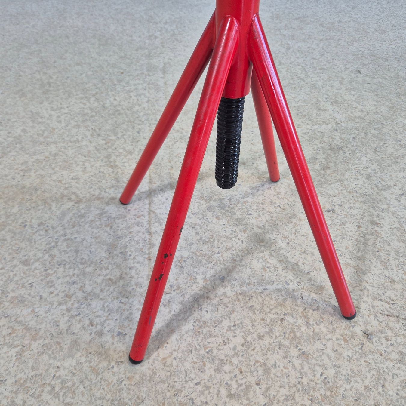 Sgabelli: Industriedesign Swivel Stool Drehhocker Hocker Höcker rot – Usato da Nottwil venduto da Wondewa-Shop 4