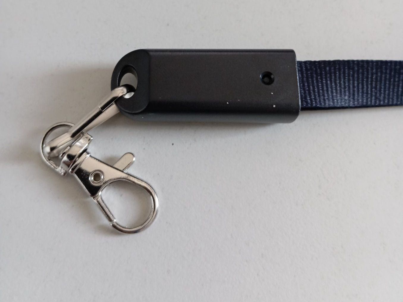Portachiavi: NEU: 3in1 Ladekabel Schlüsselband Micro USB Typ-C Apple – Nuovo e nell'imballaggio originale da Brüttisellen venduto da VideoGang 1