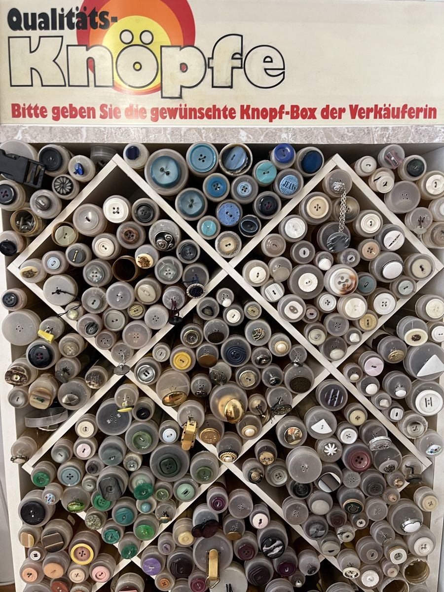 Bottoni: Knopfotheke – Nuovo e nell'imballaggio originale da Wettingen venduto da PriskaZ05 4