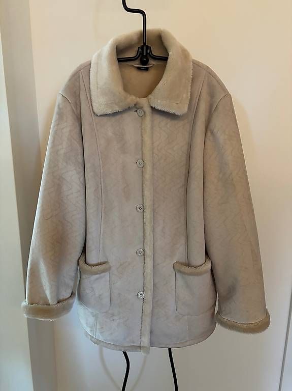 Jacken: Winterjacke gefüttert  – Gebraucht aus Ziefen von cmm_cc2z