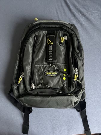 Zaino Seven MP7 Grigio, mai usato - Perfetto per la scuola!