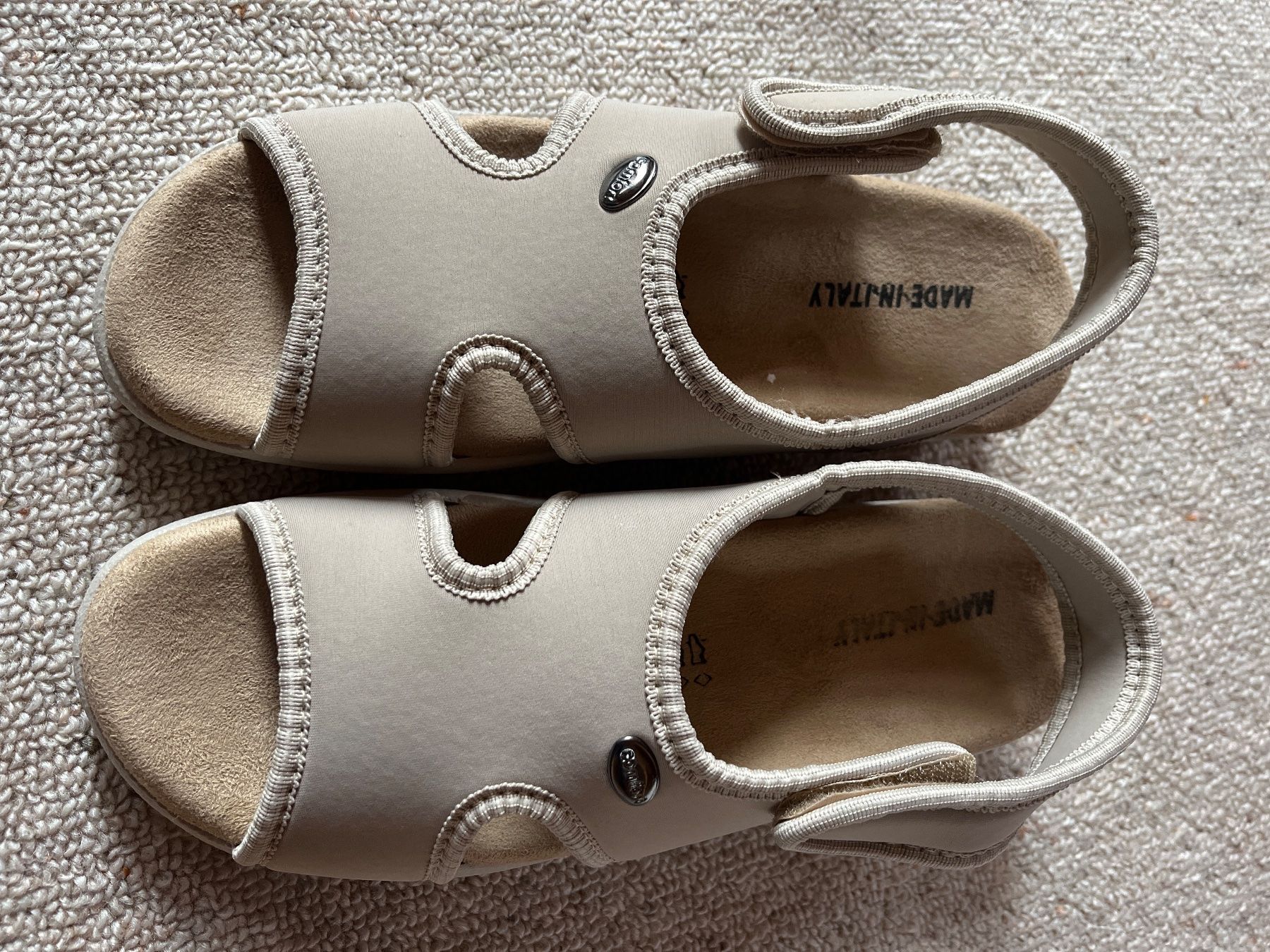 Scarpe da donna: Neue bequeme Sandale Gr. 41 beige – Nuovo (secondo la descrizione) da Bassersdorf venduto da Steyning88