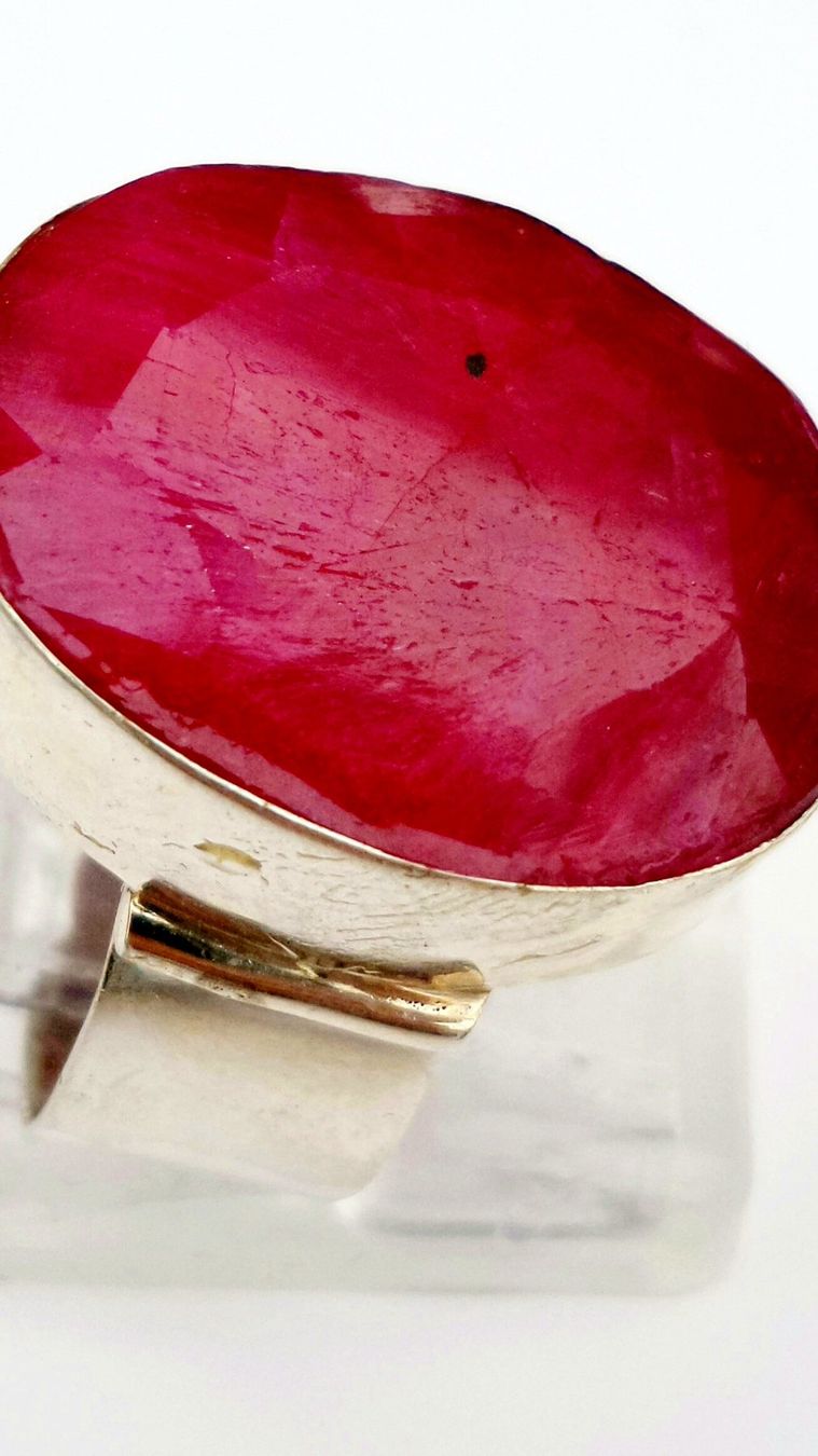 Anelli: Ring mit grossem pinkfarbenem Rubin – Nuovo (secondo la descrizione) da Zürich venduto da Bieter04 9