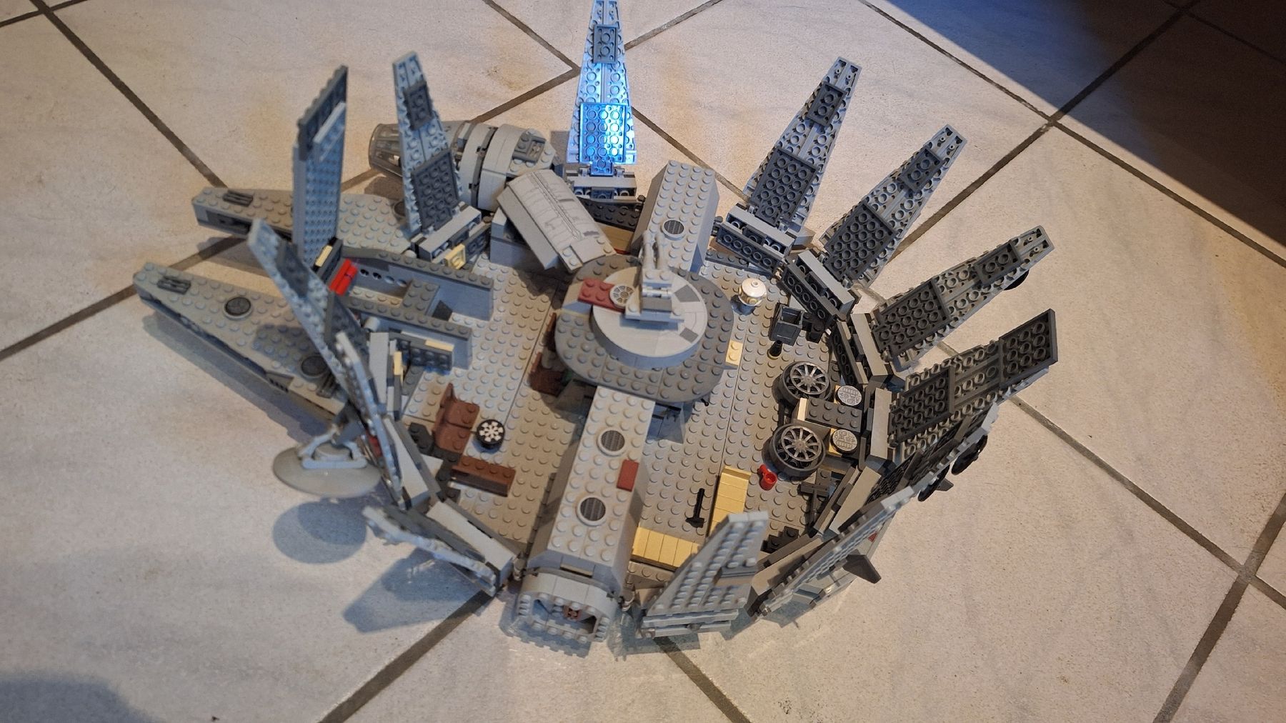 Lego Kit di costruzioni: Lego Starwars Millenium Falcon NICHT KOMPLETT – Usato da Chur venduto da Skywalker44 2