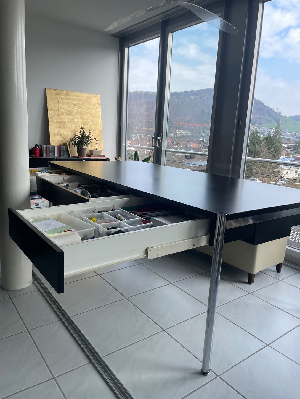 USM Tavoli: USM Arbeits-Esstisch mit 3 Schubladen – Usato da Rigi Kaltbad venduto da sonnenbaum 7