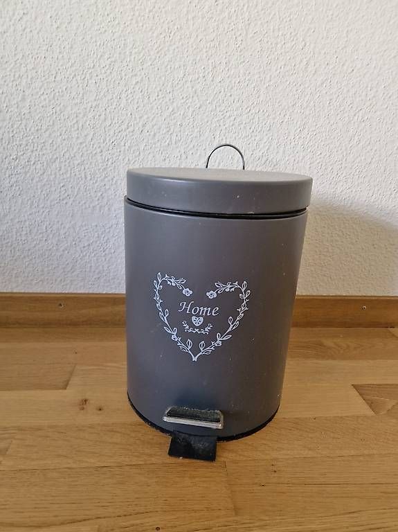 Abfalleimer: Kleiner Badezimmer-Abfalleimer – Gebraucht aus Lugano von ann_hw7p