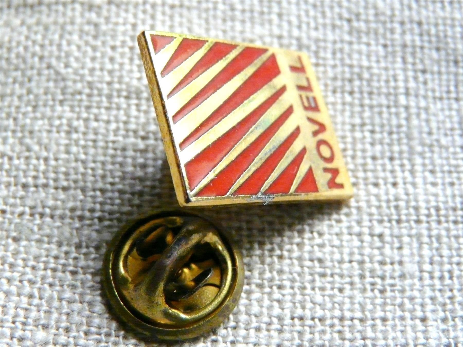 Placchette & Badge: • Novell software rot IT Informatik vintage      Pin M5.13 – Usato da Pully venduto da websurfer1 2