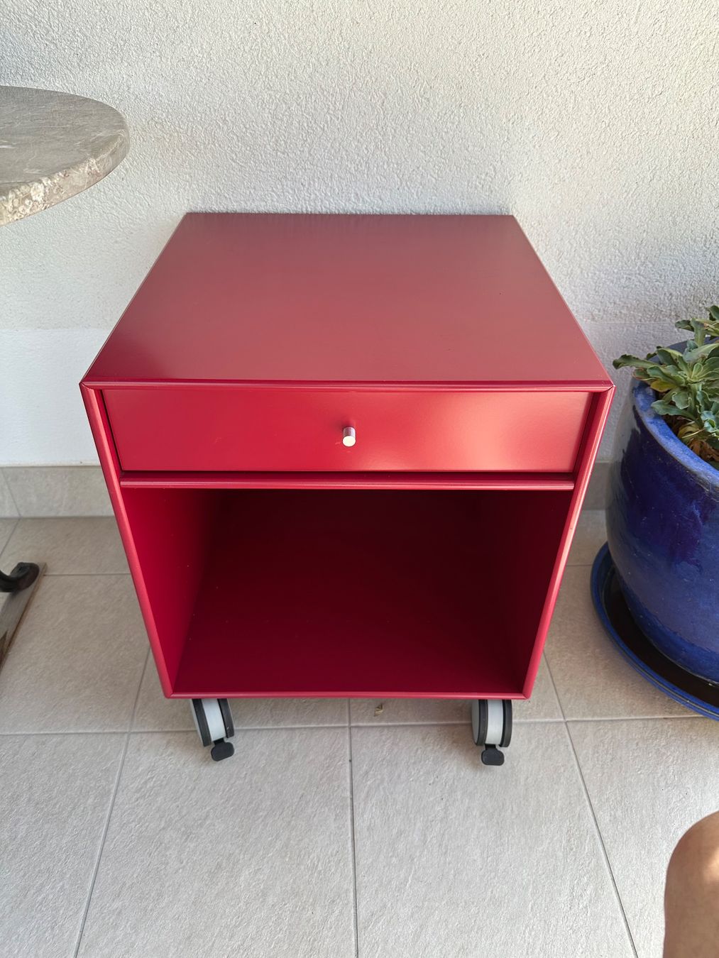 Montana Kommoden: Petite commode sur roulettes – Gebraucht aus plagne von grandgalop