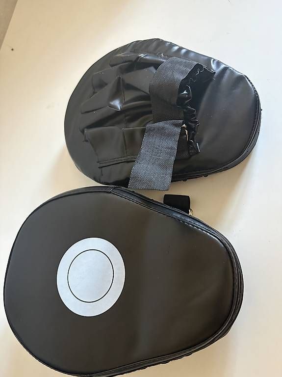 Guanti & manicotti: Boxhandschuhe und Zubehör  – Usato da Gelterkinden venduto da lor_vb8g 3