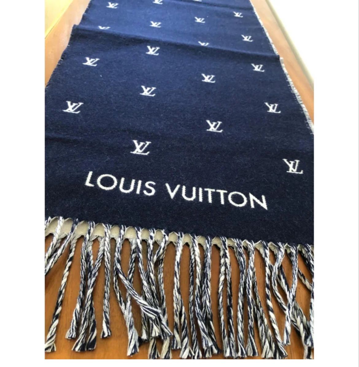 Louis Vuitton Foulard & Sciarpe: Louis Vuitton Schal – Usato da Liestal venduto da rea_he 1