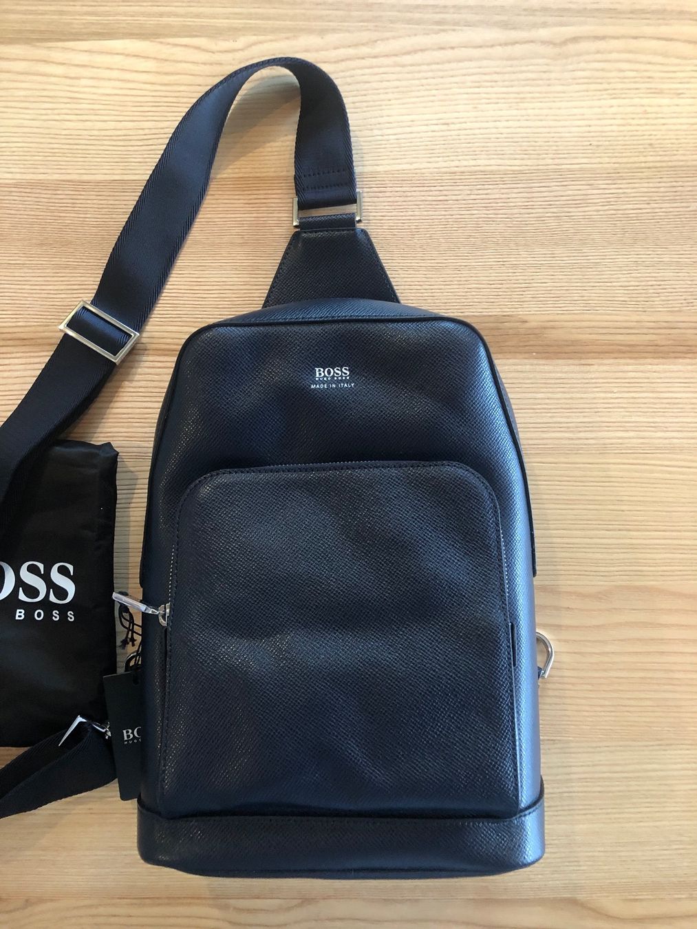 Hugo Boss Zaini: Nuovo zaino Hugo Boss – Nuovo e nell'imballaggio originale da Davesco-Soragno venduto da dvf_7h6d