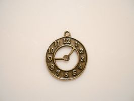 1 Stk. Uhr Messing Schmuckanhänger/-Teil.Twint:Ja.