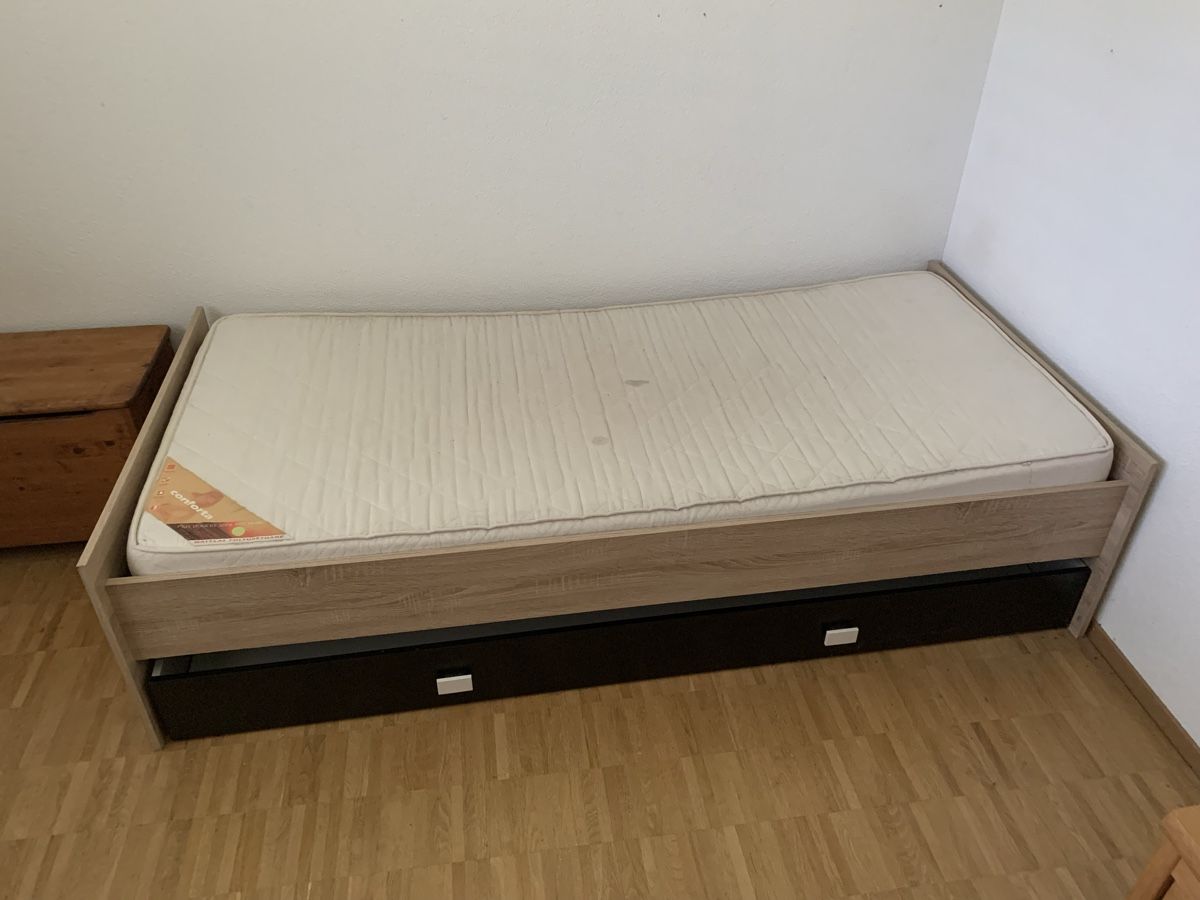 Betten: Bett mit Lattenrost – Gebraucht aus Perlen von