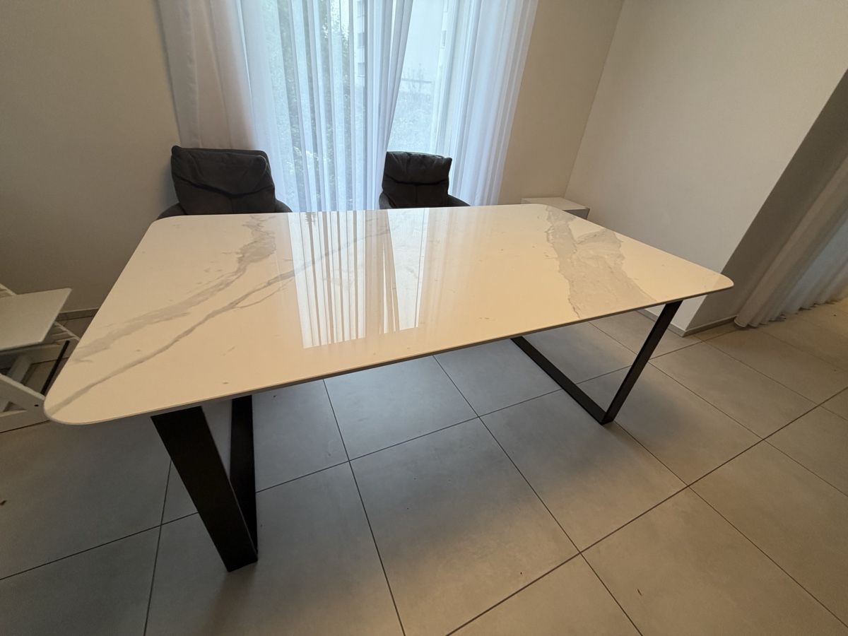 Tables: Keramik Esstisch – D'occasion à Frauenfeld par AlteringMatter 3