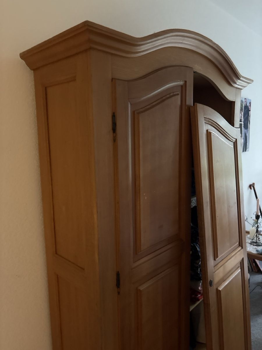 Armadi: Kleiderschrank Holz / defekt – Difettoso da Zürich venduto da Fuxion 2