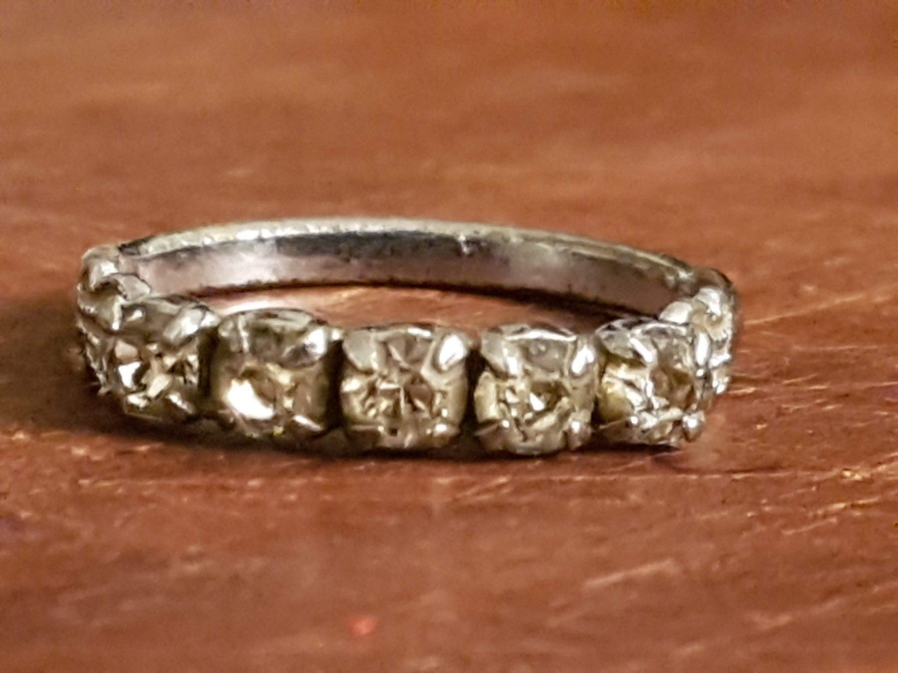 Anelli: Ring Modeschmuck mit 5 Steinchen silberfarben, antik wirkend – Usato da Ettingen venduto da Maranathatalitha 2
