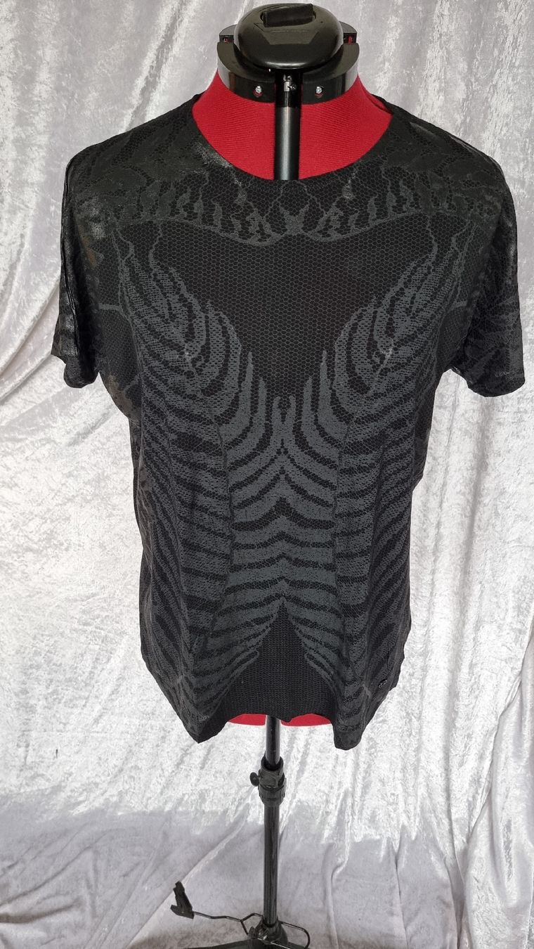 Gucci T-Shirts: Damen-T-Shirt-GUCCI – Neu (gemäss Beschreibung) aus Pfäffikon SZ von hrs_k2tn