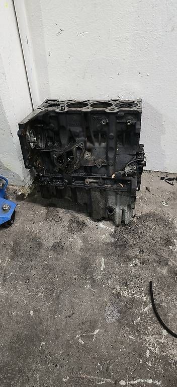 Tutti pezzi di ricambio auto: Bmw e46 320d Motor Teile  – Usato da Niedergösgen venduto da Zecinha 4