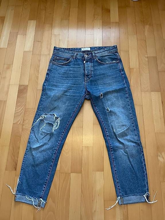 Bershka Jeans: Coole Destroyed Jeans, Grösse 30/32 – Nuovo (secondo la descrizione) da Oftringen venduto da Kad.Ha