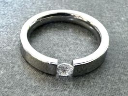 Ring mit Zirkonia Grösse 55 aus rostfreiem Stahl silber