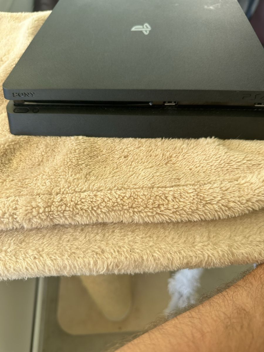 Sony Consoles: Sony PlayStation 4 Slim Konsole mit Controller gebraucht – D'occasion à Fällanden par Grend22 2