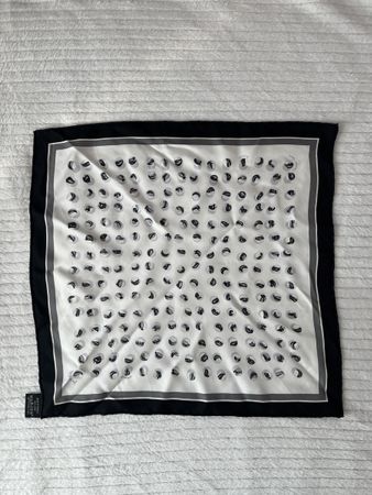 Hermès Seidentuch "Jeu de Billes", Schwarz/Weiss, 42cm