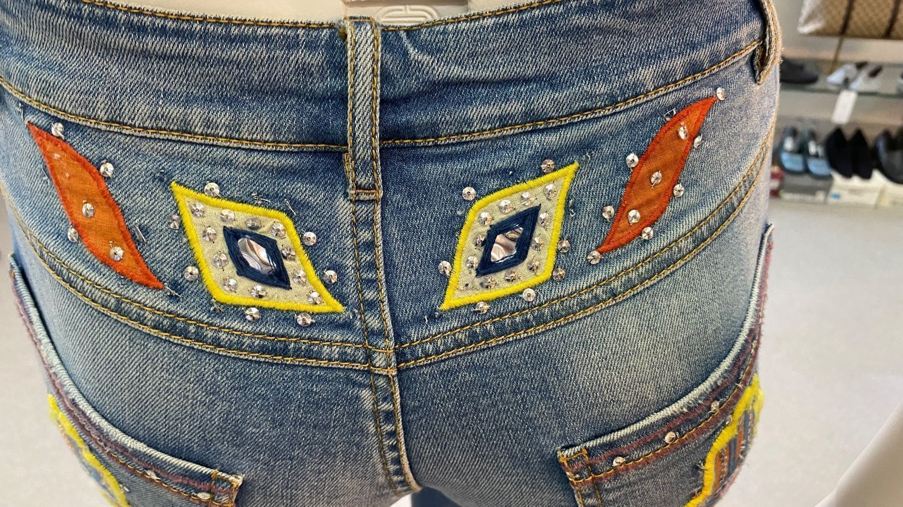 Hosen: Moschino kurze Hose – Neu und originalverpackt aus Lachen SZ von HelvetiaLuxury 3