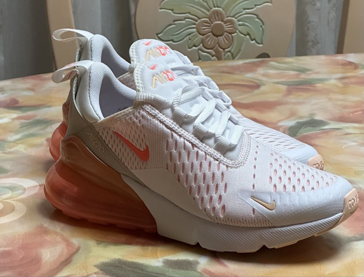 Nike Scarpe da donna: Nike Air Max 270 Weiss/Rosa (Lachsfarbig) – Usato da Niederglatt ZH venduto da iva_76kg