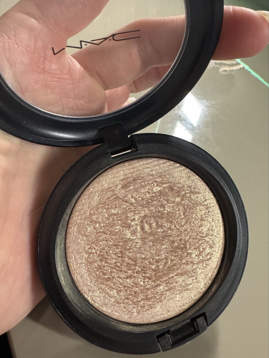 Make-up: MAC Highlighter, Extra Dimension Skinfinish „Beaming Blush“ – Gebraucht aus Bättwil von  1