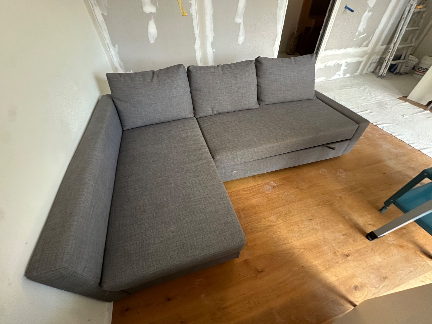 Ikea Sofas: Friheten Ikea - Ecksofa grau mit Schlaffunktion – D'occasion à Oftringen par sandy1996 1