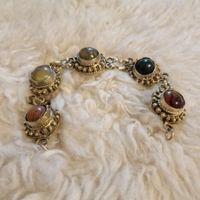 Antikes Filigranarmband mit Achatsteinen