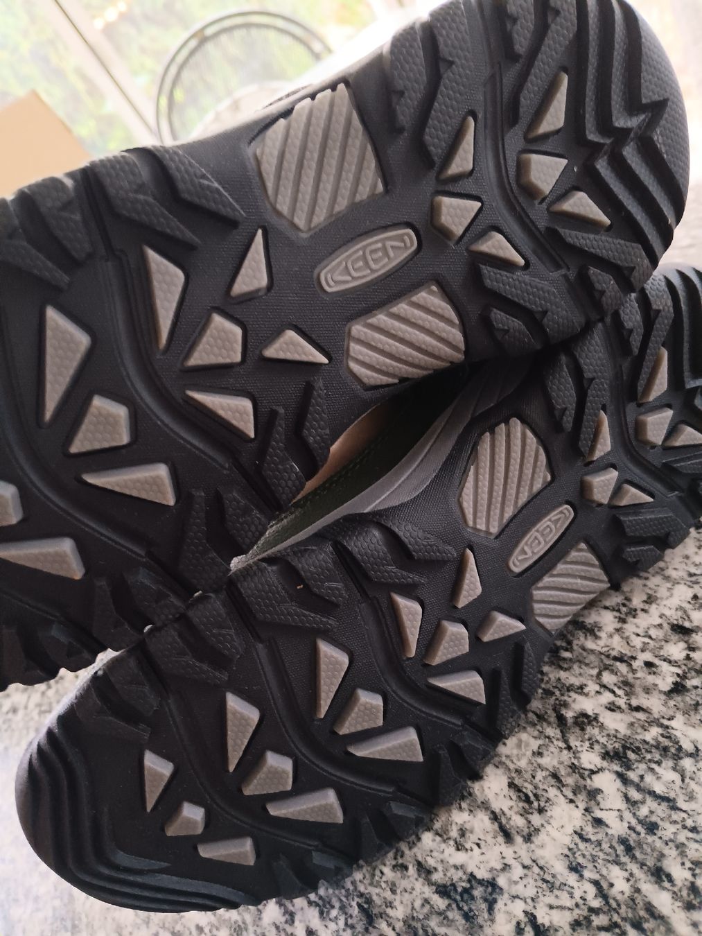 Keen Scarpe per ragazzi: Keen Targhee Mid Wanderschuhe, Gr. 35, NEU – Nuovo e nell'imballaggio originale da Kappel SO venduto da Flo25 2