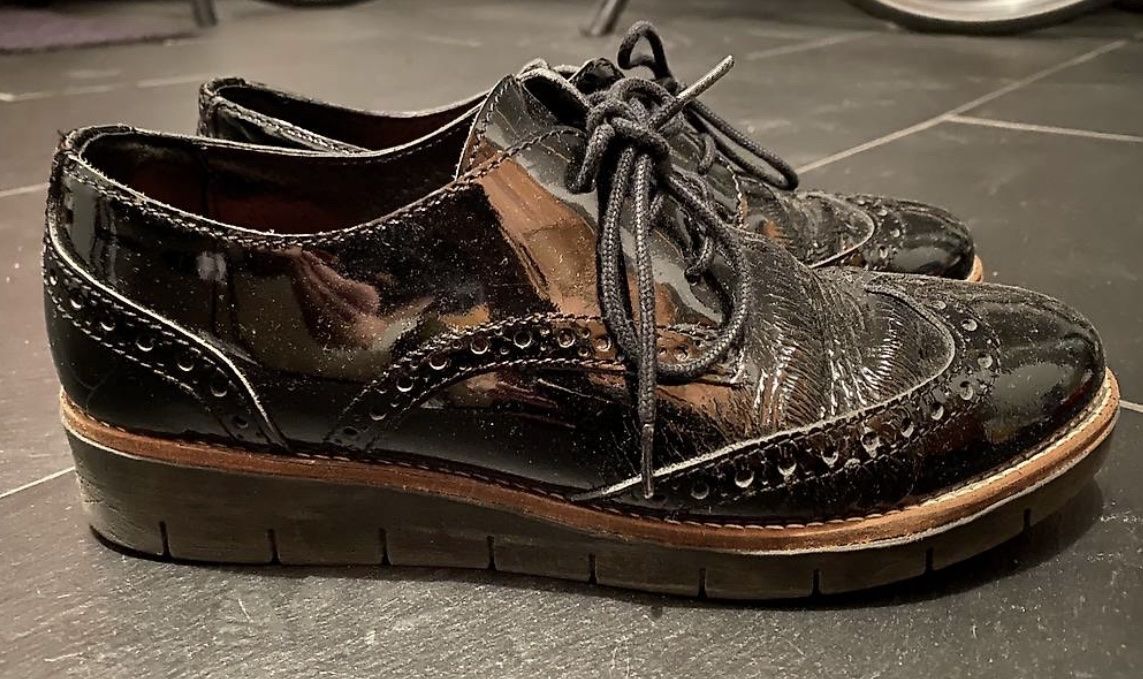 Chaussures femmes: Lackschuhe, schwarz – D'occasion à Embrach par ale_v5qn 1