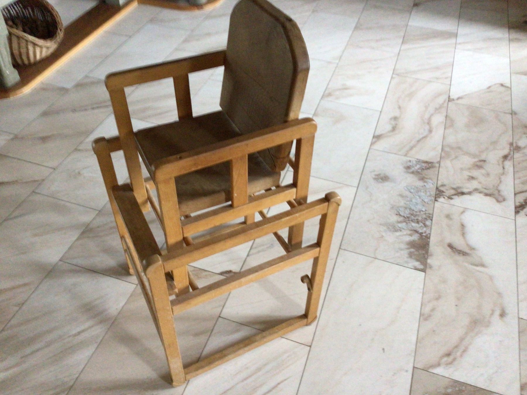Chaises hautes: Kinderstuhl – D'occasion à Schleinikon par Laegern99 1