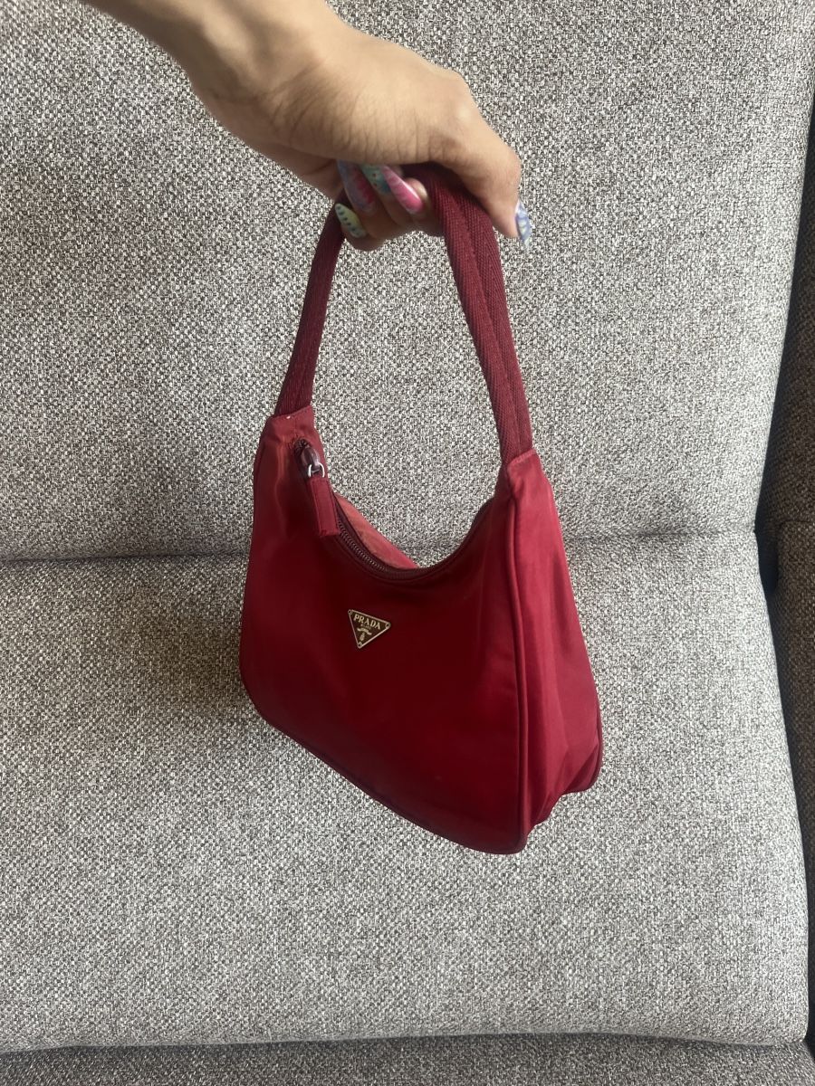 Prada Borse da donna: Prada Min Hobo Bag, Re-Edition 2000  – Usato da Basel venduto da noe_k52t 1