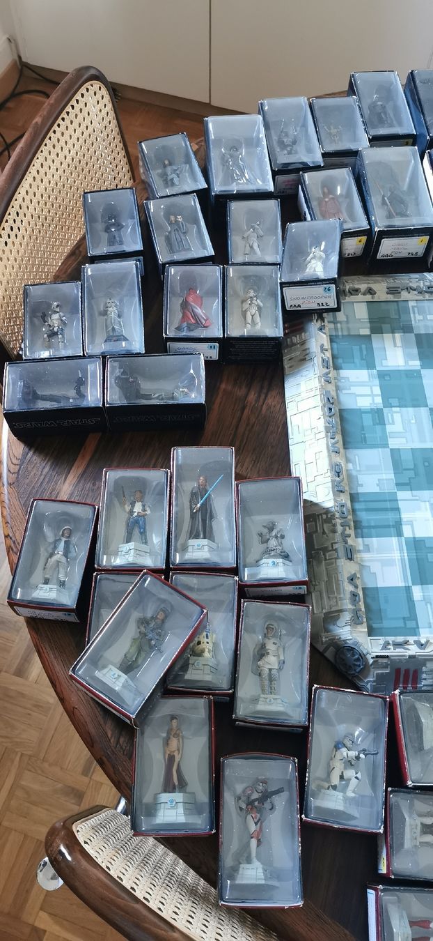 Spiele: Echiquier Starwars Altaya + 64 pieces – Gebraucht aus Vésenaz von Angela.C3 3