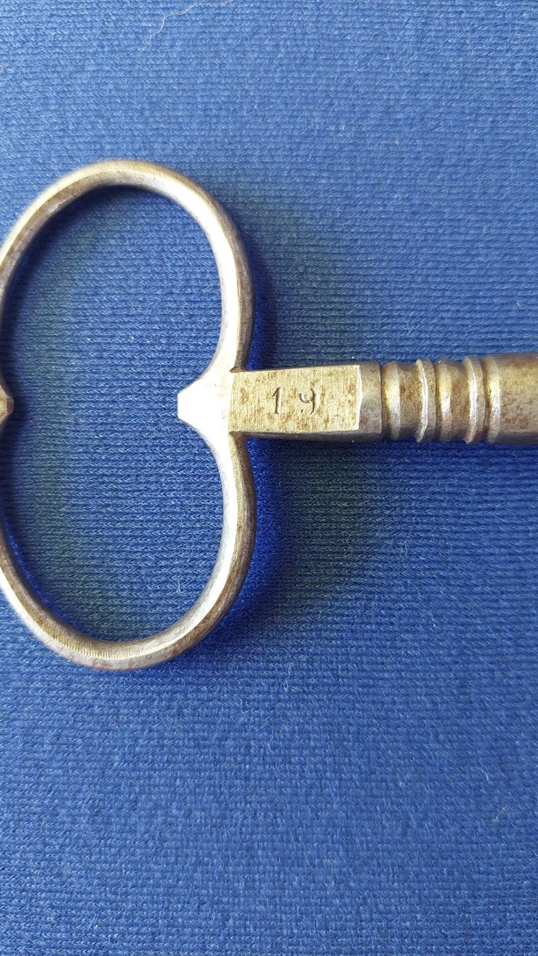Schlüssel: Clef ancienne pour remonter les pendules – Gebraucht aus Marsens von jogocade 1