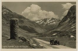 Julier - Passhöhe   GR  -   Oldtimer - Auto    geg. Engadin