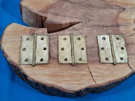 3 antike Möbel Scharniere, Höhe 6.8cm, Messing (3687#MBS3)