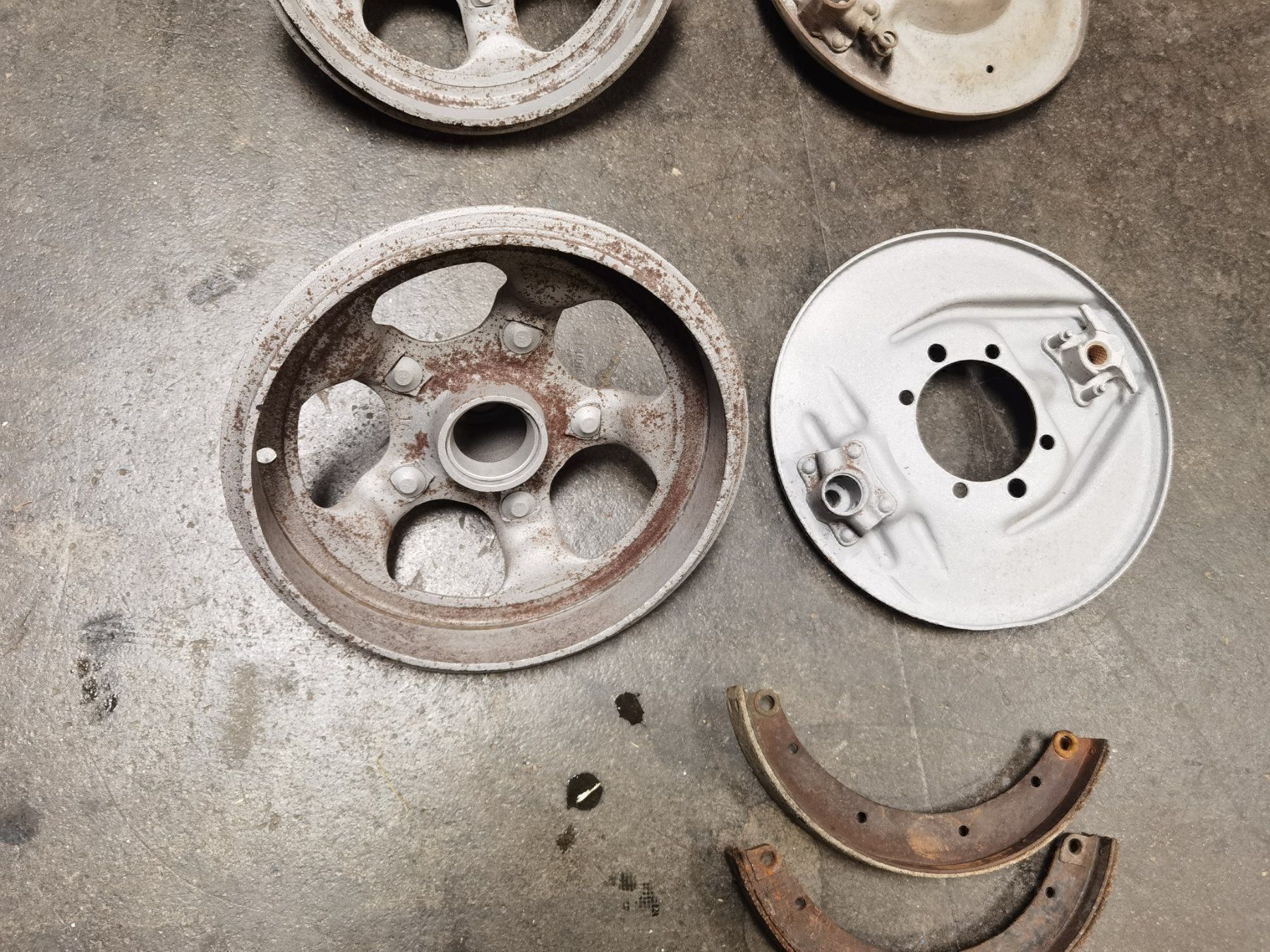 Ford Tutti pezzi di ricambio auto: Ford Roadster 1932 Bremssystem – Usato da Aesch LU venduto da Cubic 3