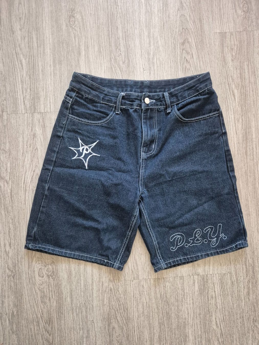 Jeans: P.L.Y. Jeans Shorts Grösse M – Usato da Gelterkinden venduto da Jetlir.